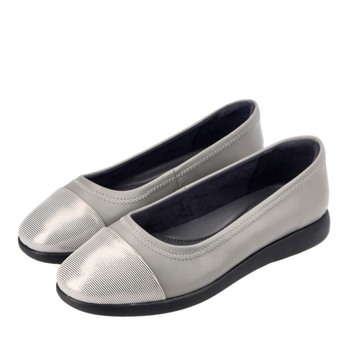 White flats in on sale store