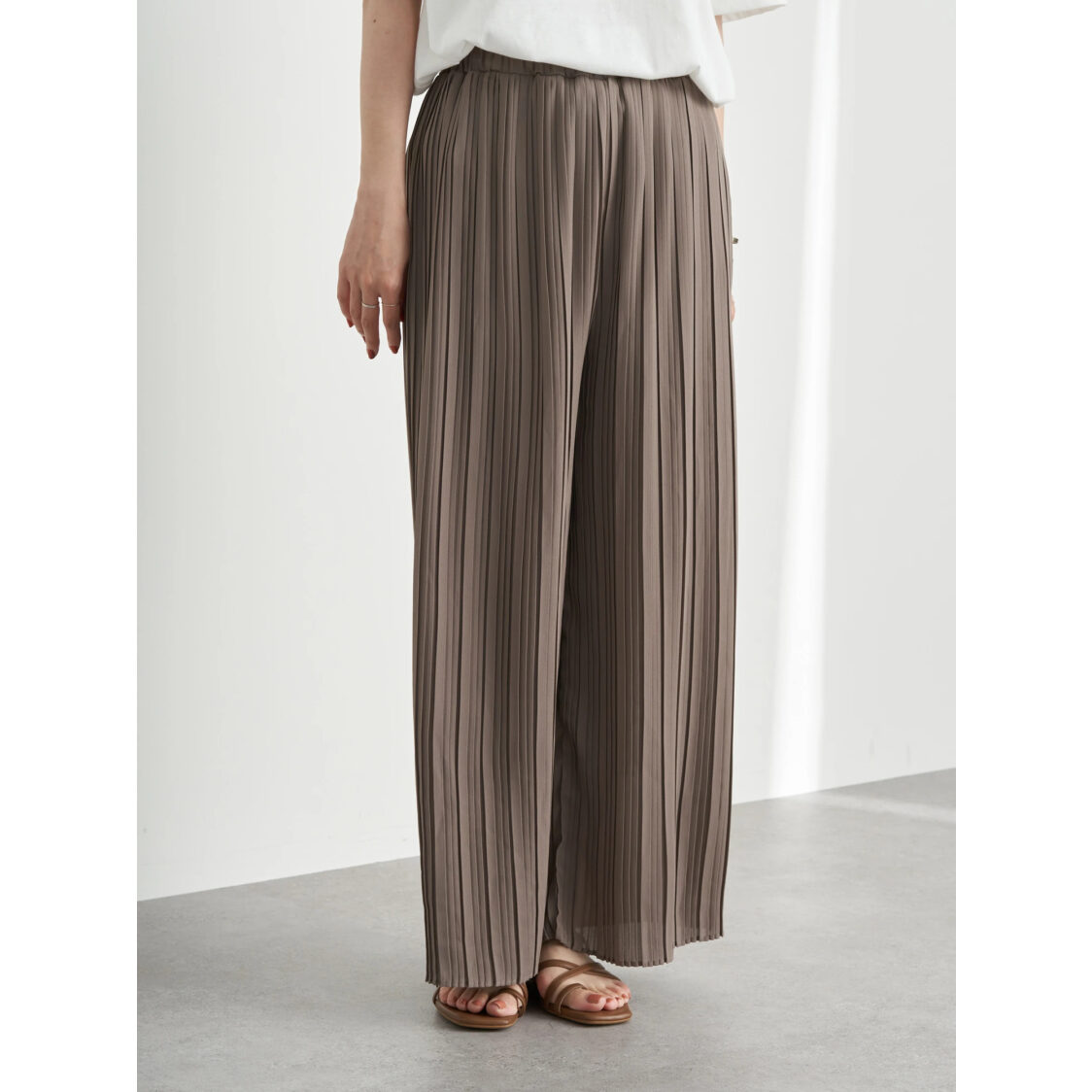 Earth Music  Ecology Pleated Pants Gray Beige