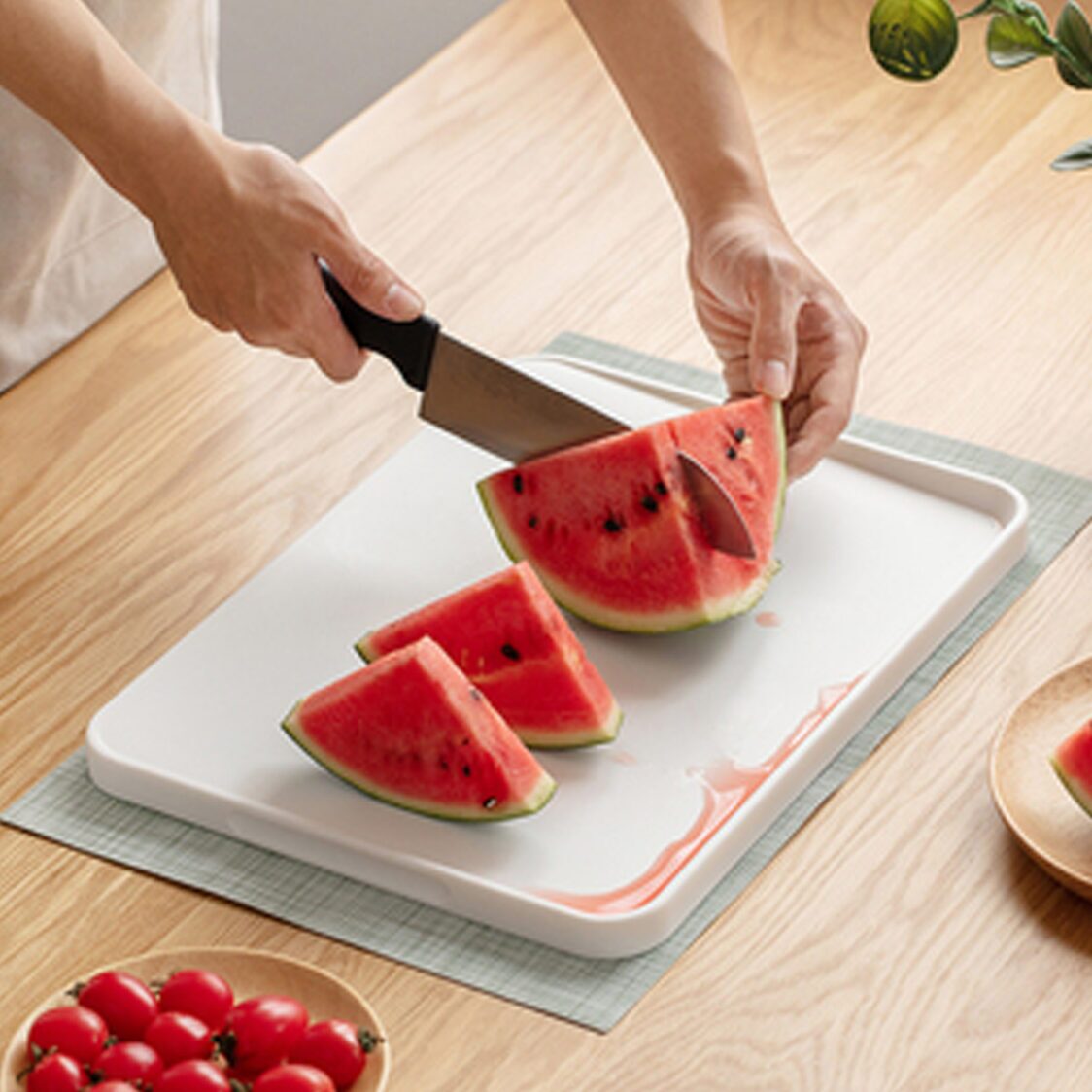 https://media.metro.sg/ProductImages/89fa36f8-a9a8-4fdb-bf6b-19fec03840d2/2/std/asvel-cutting-board-l-white-2321-230726023708.jpg